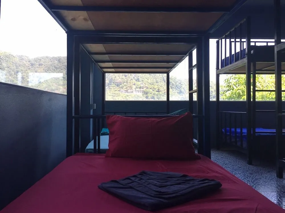 Hidden Cliff Hostel Ko Lanta 2*,  تايلاند