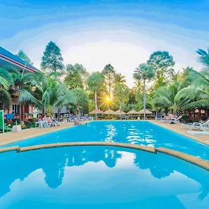 Peaceful , Long - Resort